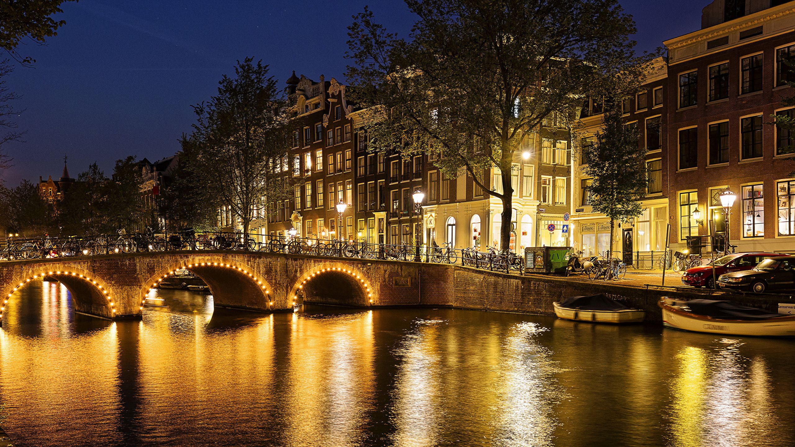 Canale di Amsterdam notturno, 2560x1440 2K, PC Desktop