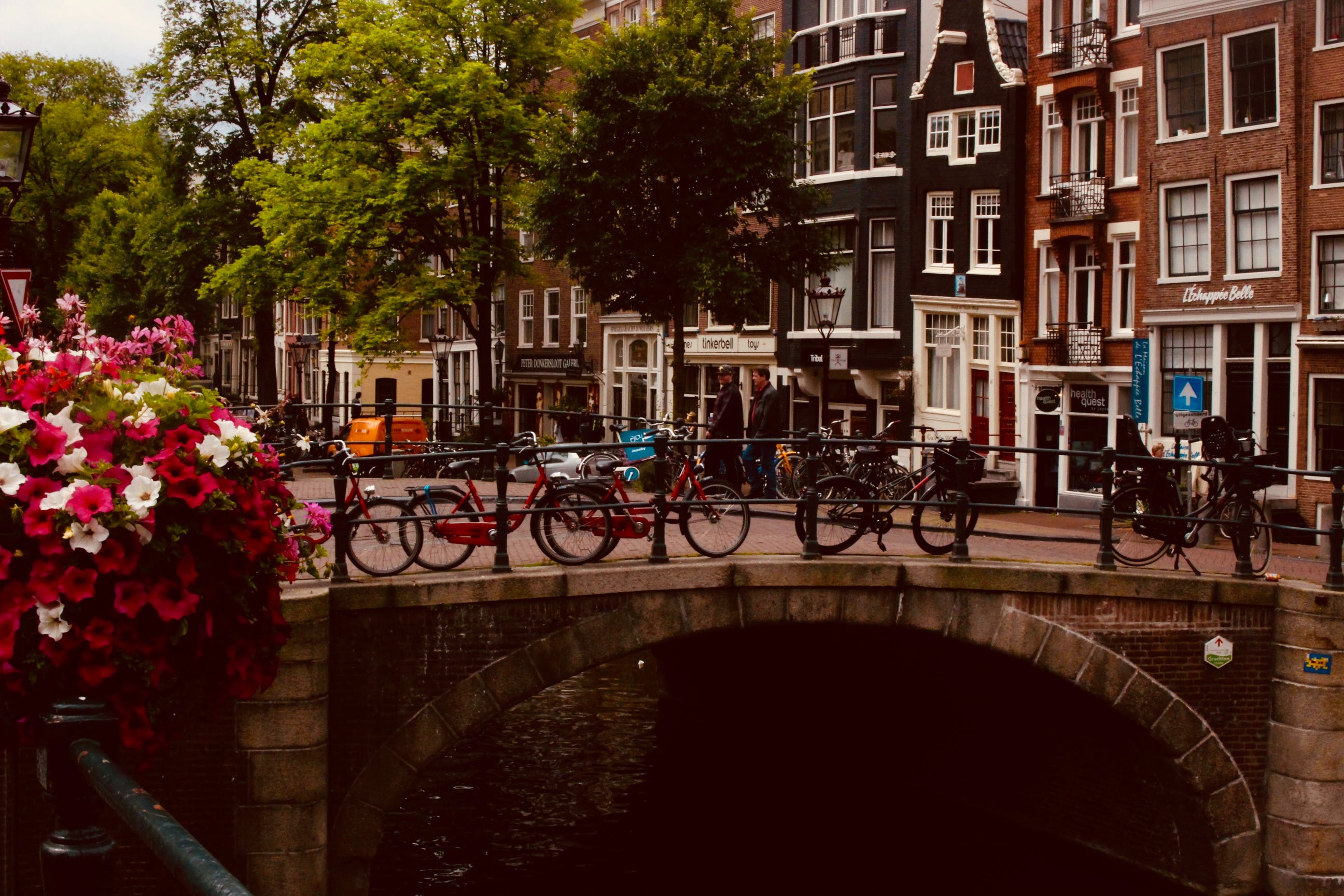 Ponte canale Amsterdam con biciclette, 2592x1728 2K+, PC