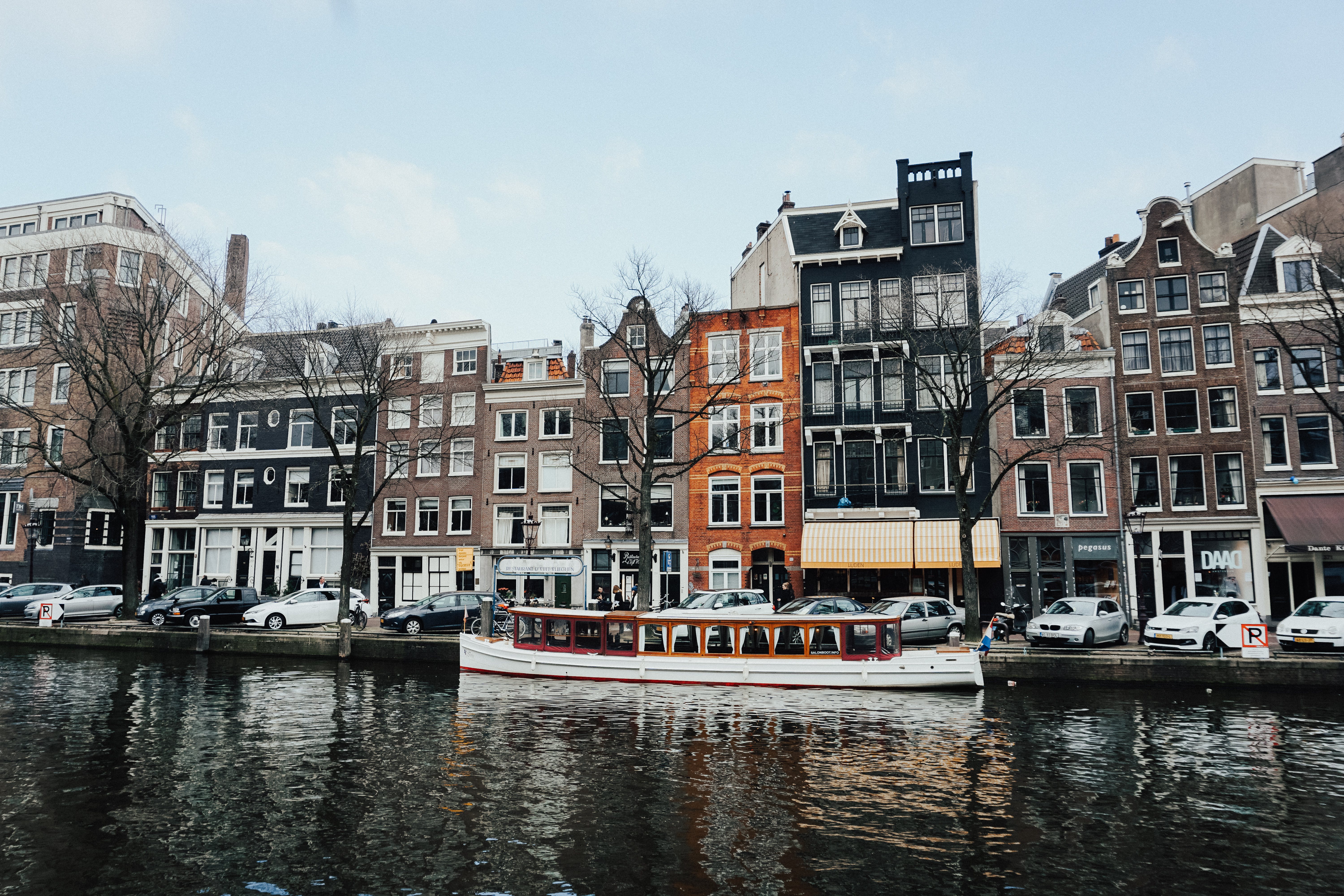 Canale di Amsterdam con barca, 6000x4000 4K Ultra HD, Monitor 4K