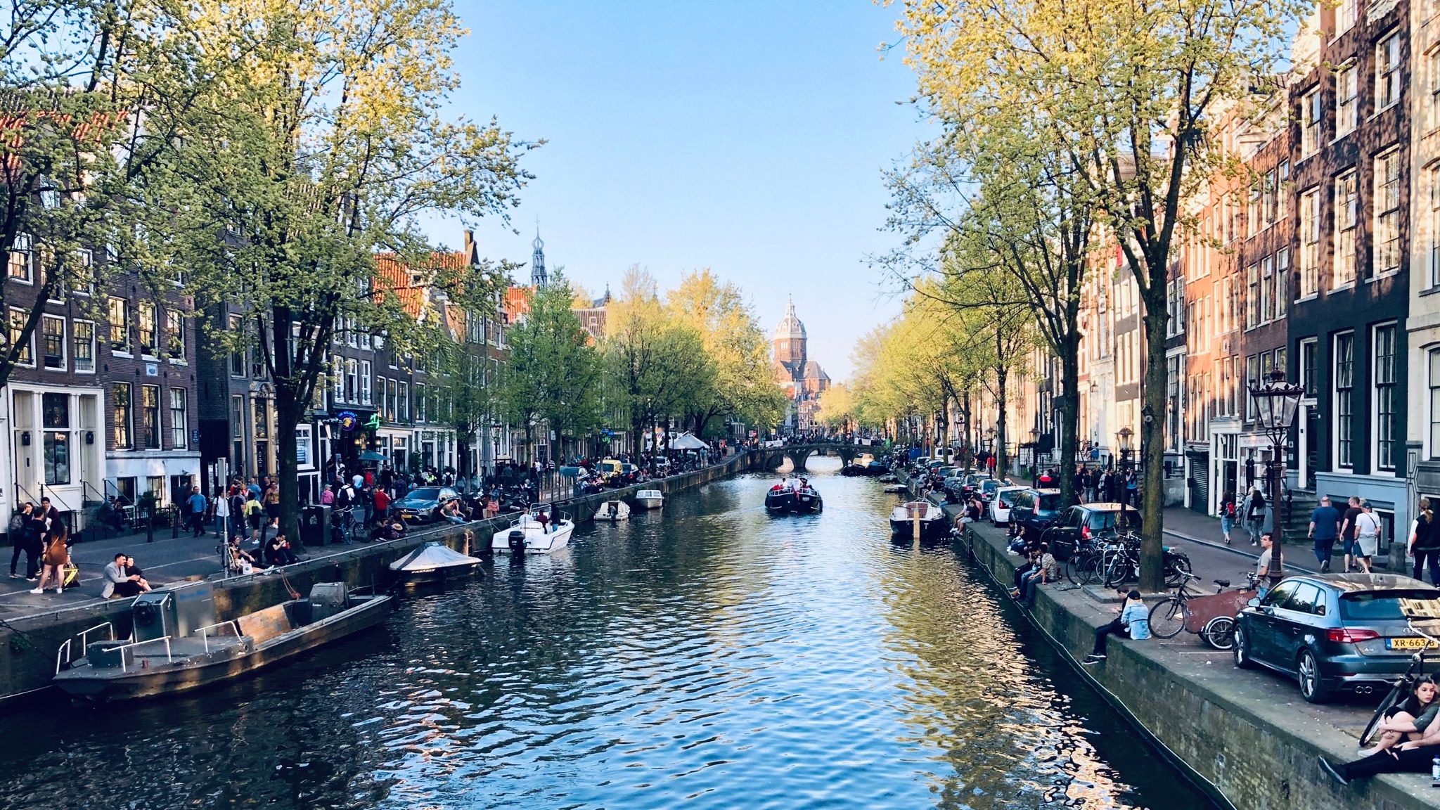 Canale di Amsterdam con barche, 2048x1152 alta risoluzione, PC