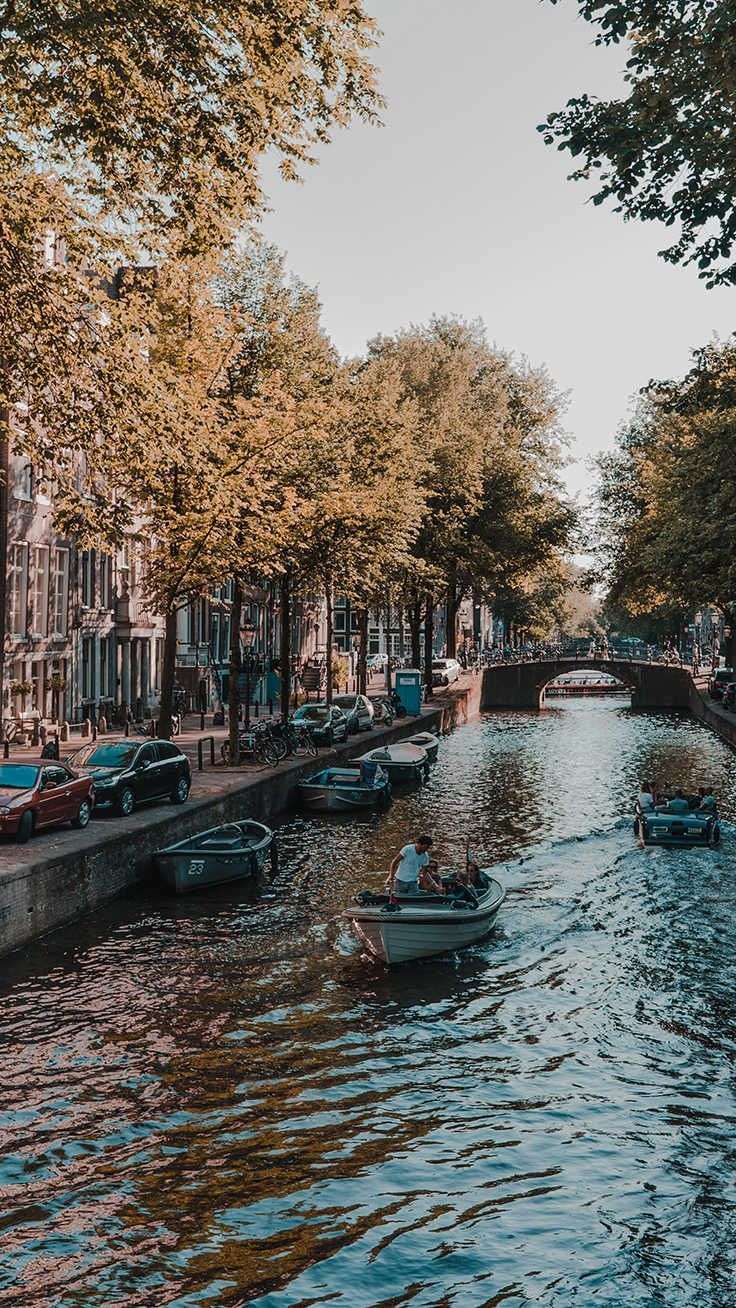 Canale di Amsterdam con barche, 736x1308 Full HD Verticale, iPhone