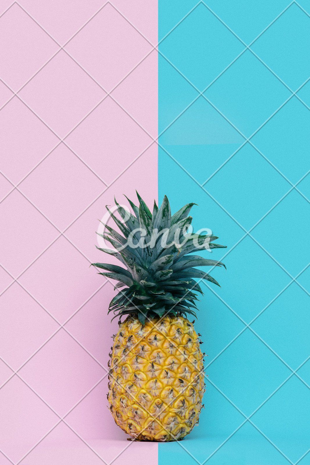 Ananas su sfondo rosa e blu, 1067x1600 Verticale, Telefono