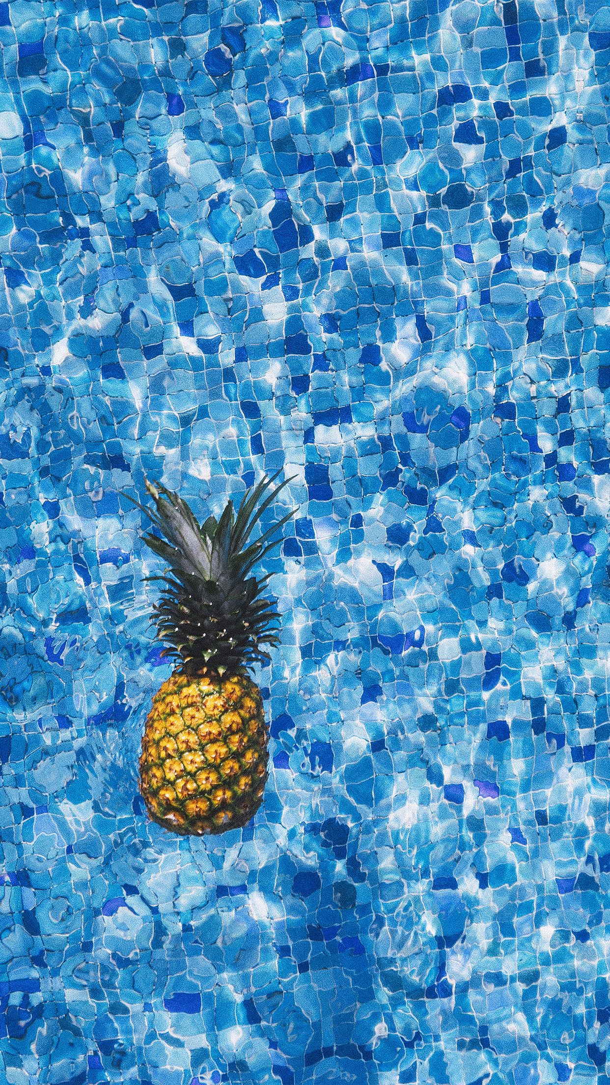 Ananas galleggiante in piscina, 1242x2208 Full HD Verticale, iPhone Plus