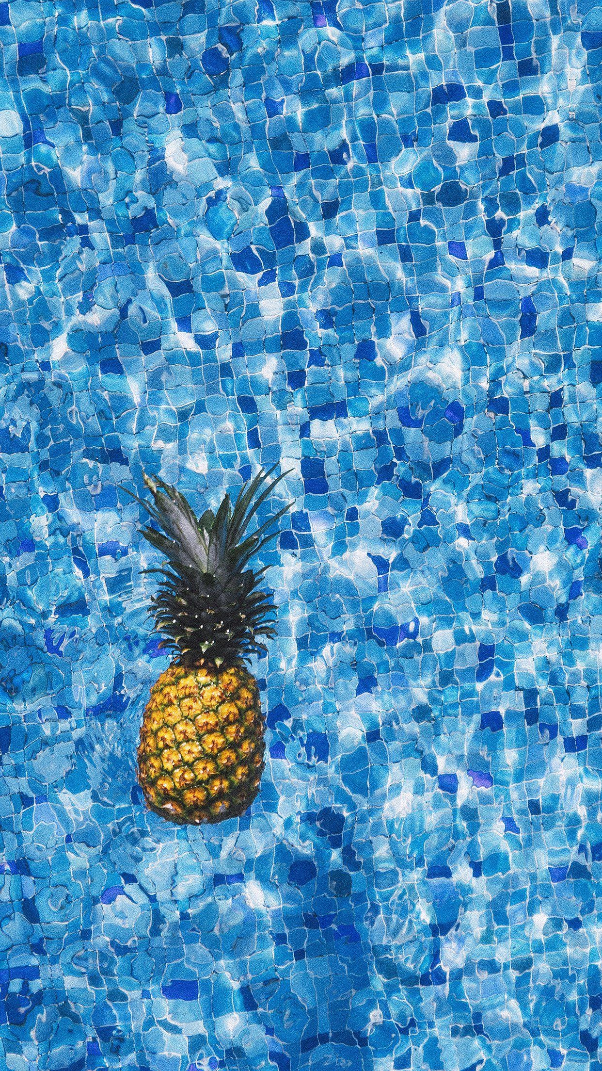 Ananas galleggiante in piscina, 1242x2208 Verticale, Telefono