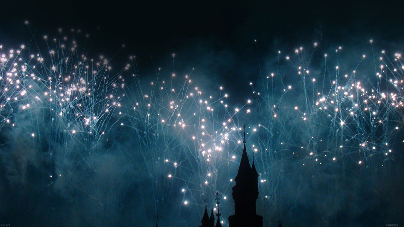 Fuochi d'artificio su castello notturno, 1366x768 HD, Desktop