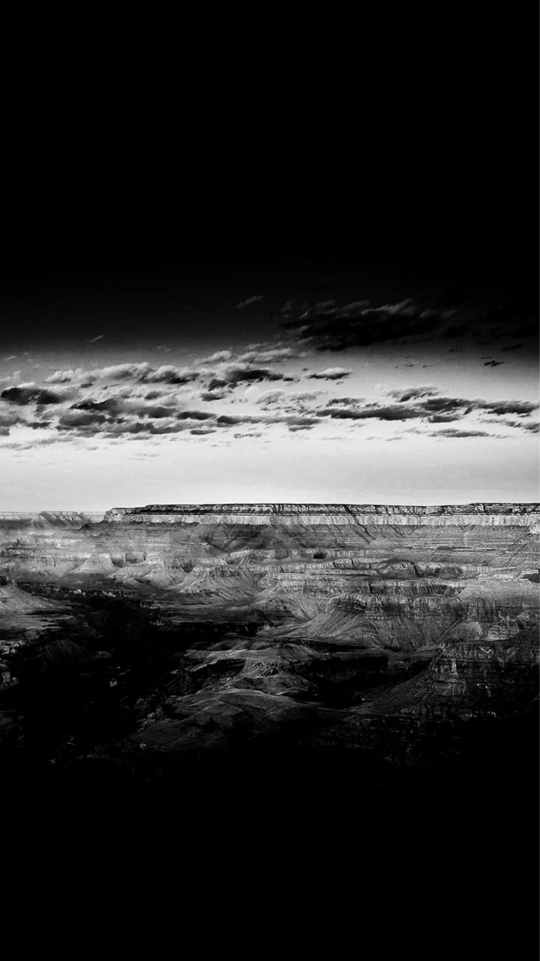 Deserto scuro e cielo nuvoloso, 1080x1920 Full HD Verticale, iPhone Air
