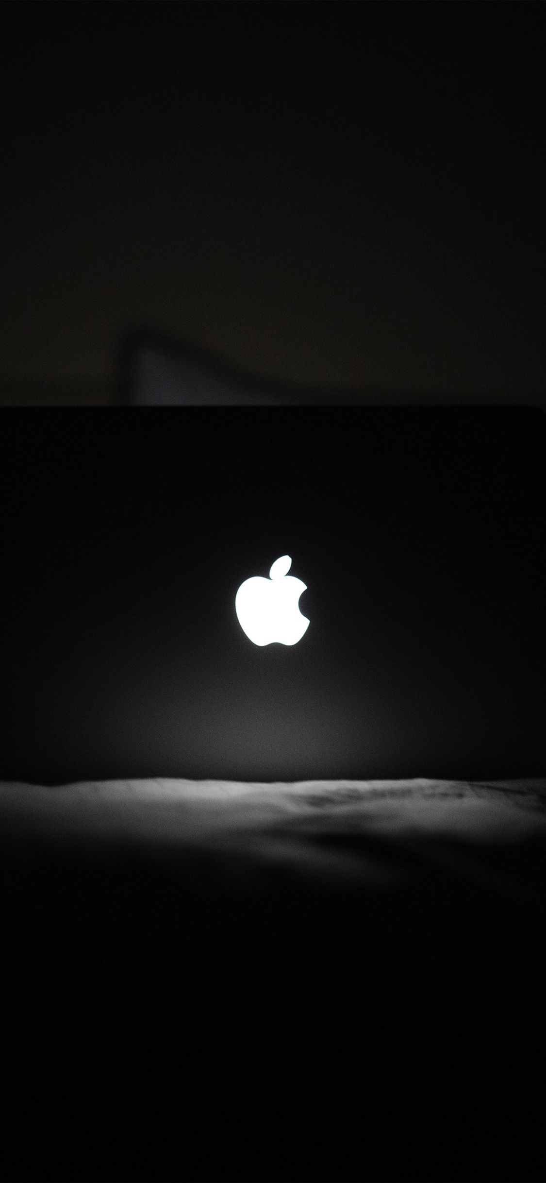 Logo Apple luminoso su nero, 1125x2436 Full HD Verticale, iPhone Plus