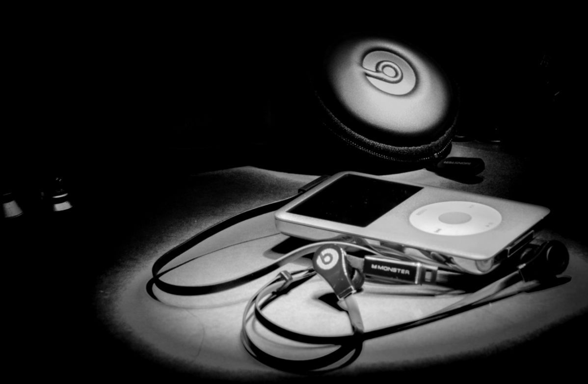 iPod con cuffie bianco nero, 1198x782 HD, PC