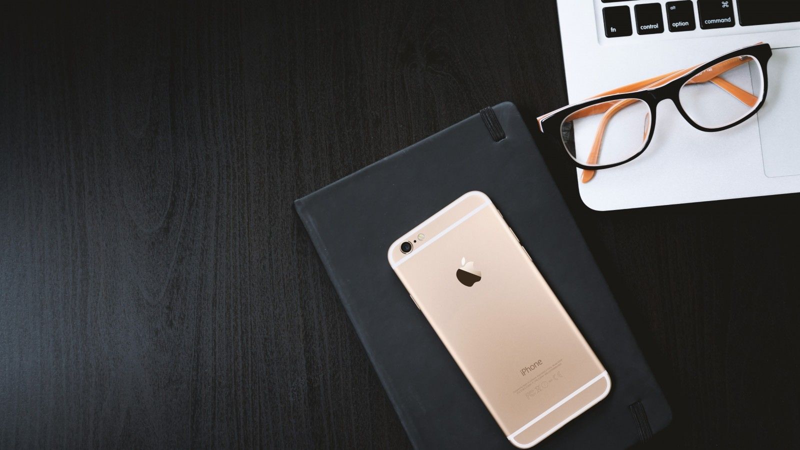 iPhone oro rosa mano, 1000x1500 Full HD Verticale, iPhone