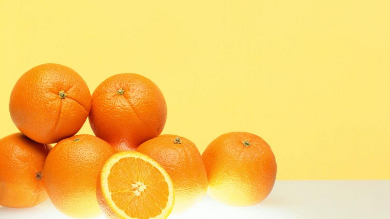 Arance fresche su sfondo giallo, 1280x720 HD, Desktop