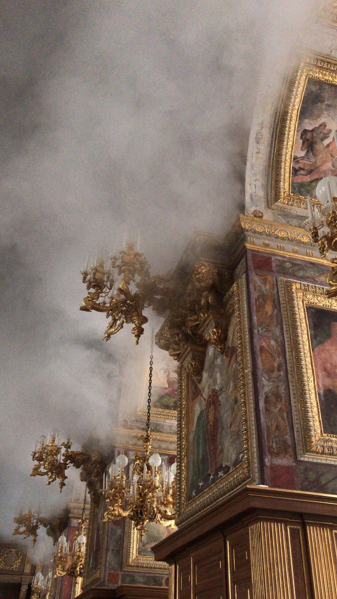 Interno barocco dorato, 1152x2048 Full HD Verticale, Smartphone