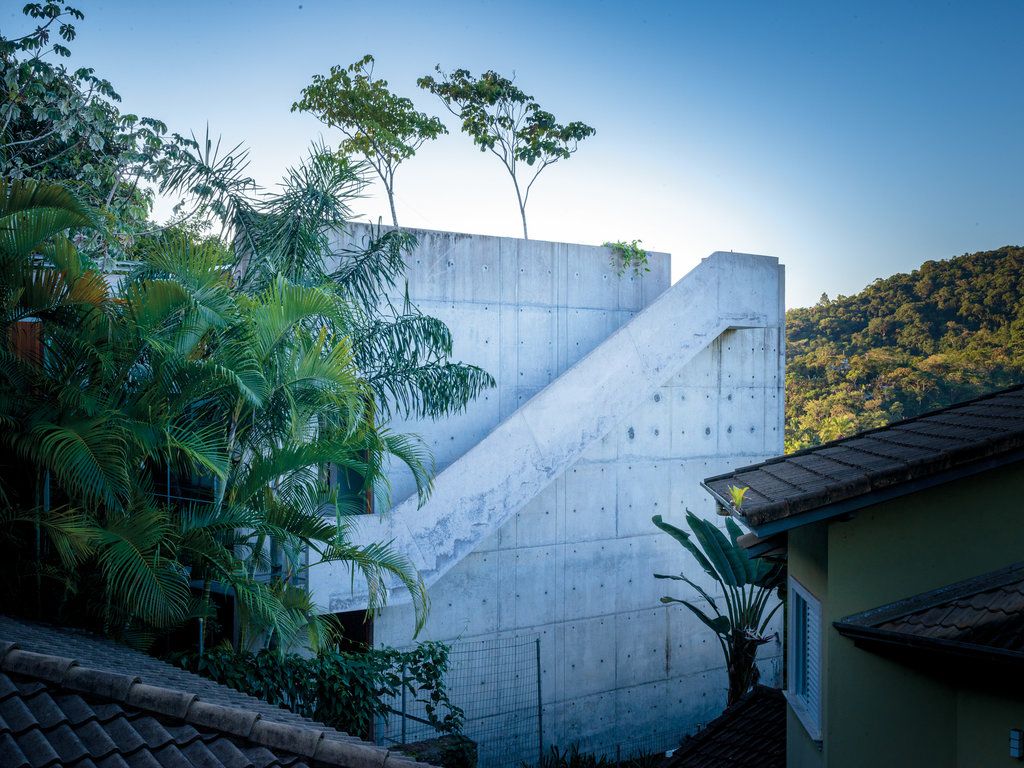 Casa in cemento tra vegetazione tropicale, 1024x768 HD, Desktop