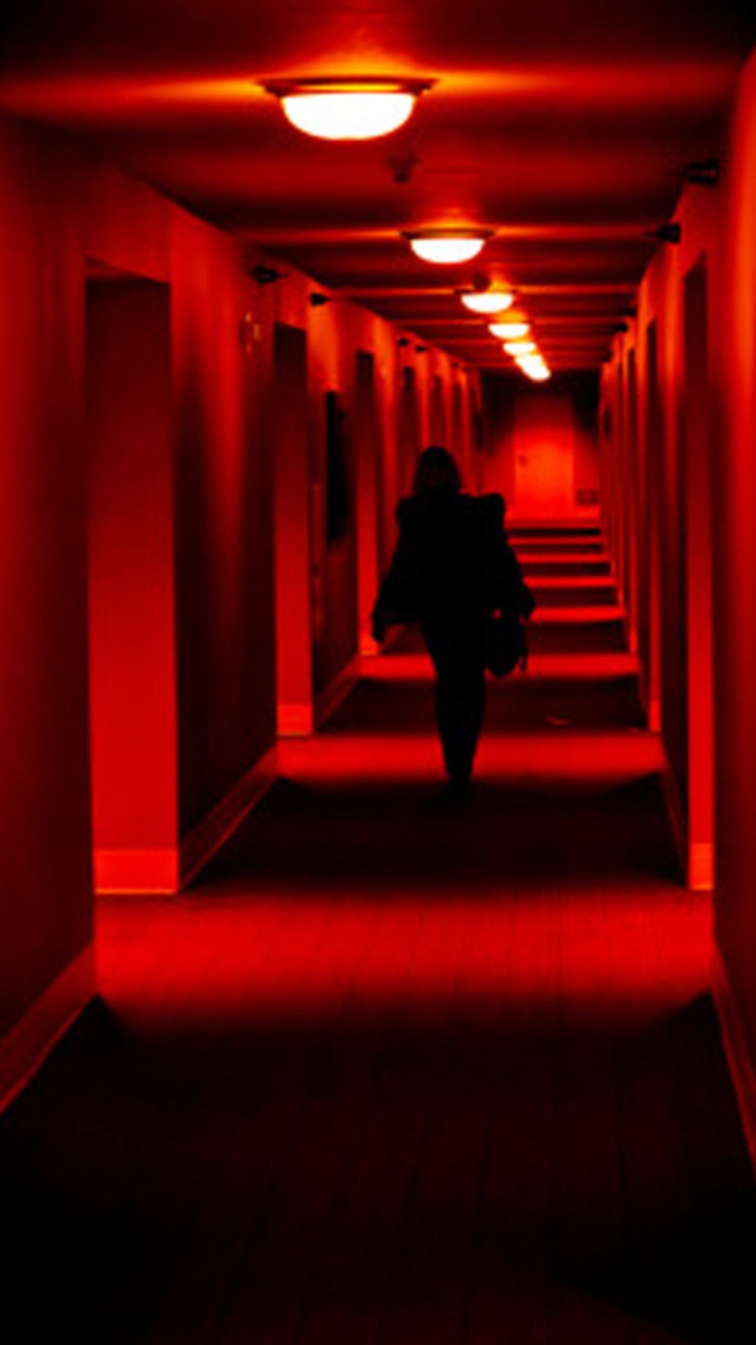 Corridoio rosso con silhouette, 1080x1920 Full HD Verticale, iPhone