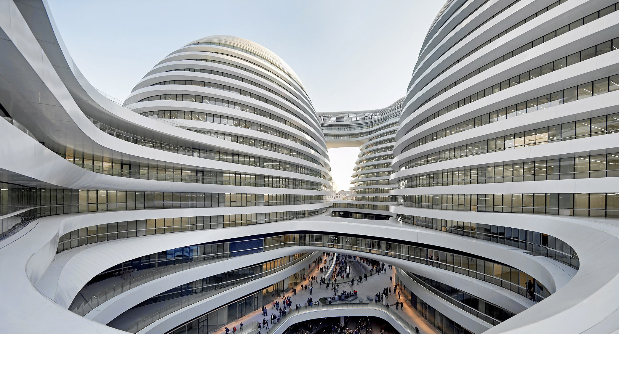 Edificio moderno curvilineo bianco, 2089x1260 2K, Desktop