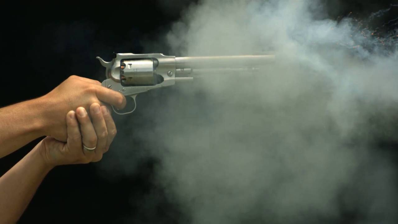 Revolver che spara con fumo, 1280x720 HD, Desktop
