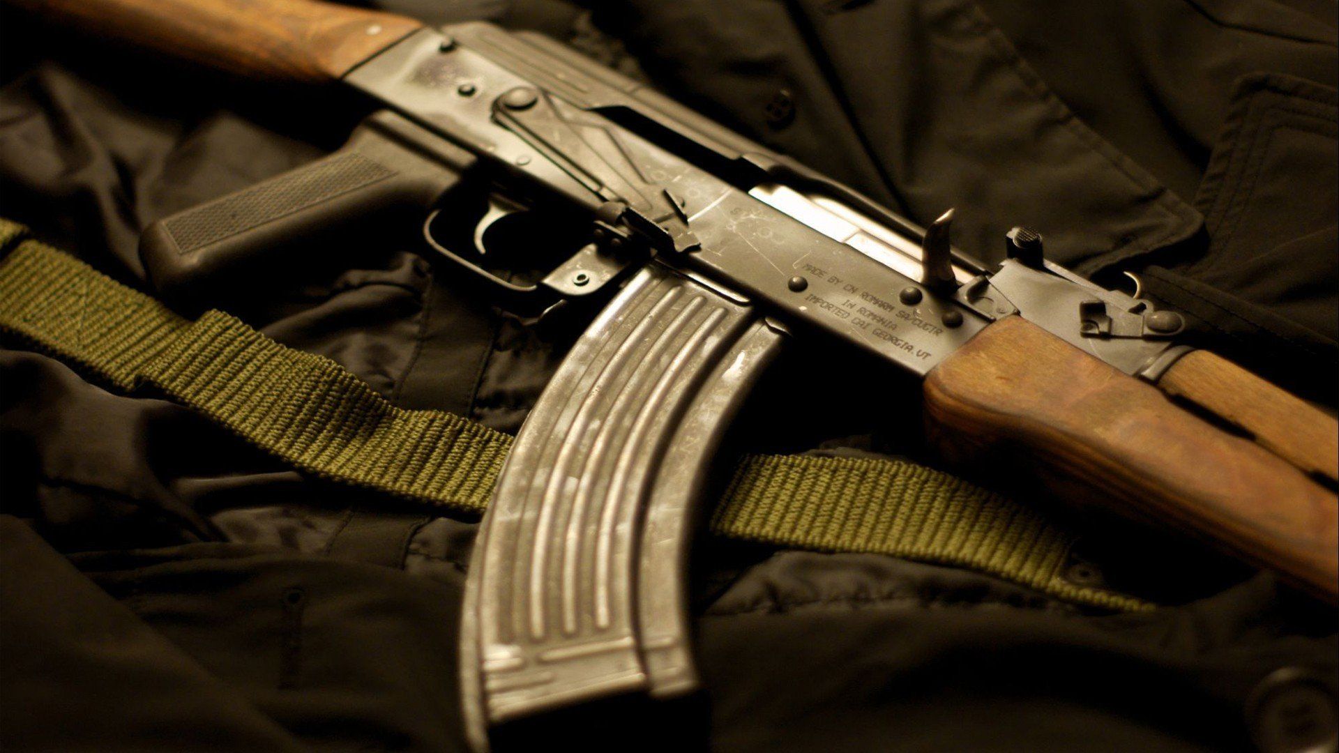 Fucile AK-47 su tessuto scuro, 1920x1080 1080p, PC Desktop
