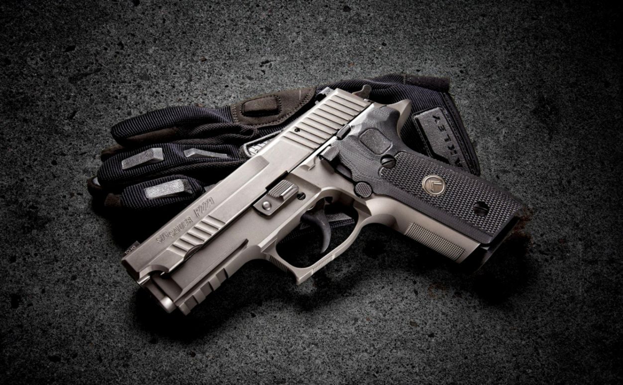 Pistola Sig Sauer e guanti, 1252x773 HD, Notebook Gaming