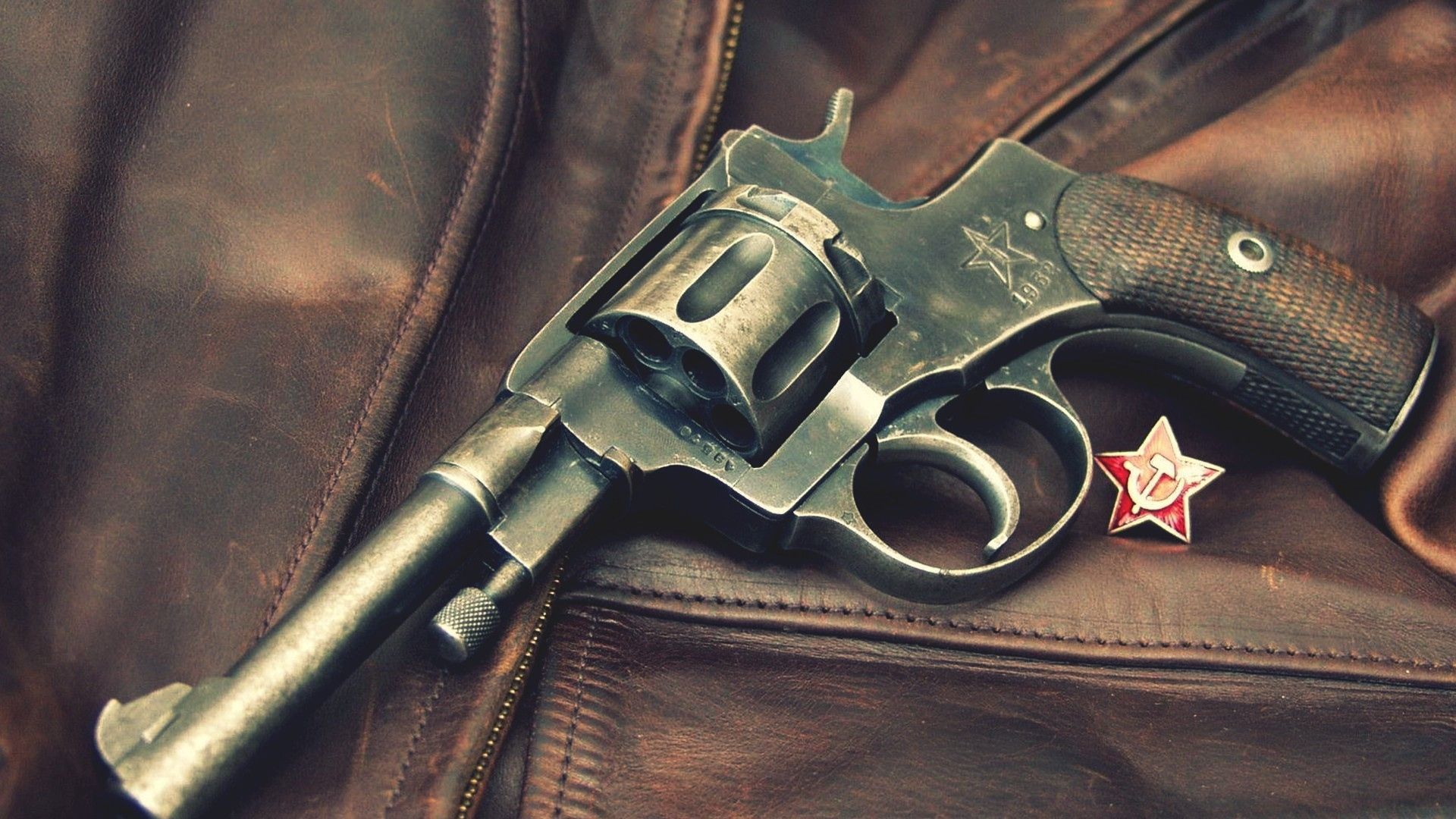 Revolver Nagant su cuoio, 1920x1080 1080p, PC Desktop