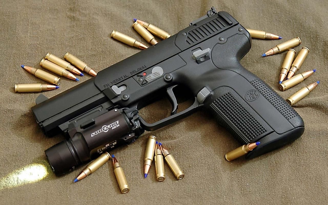 Pistola nera con proiettili, 1280x800 720p, MacBook Air