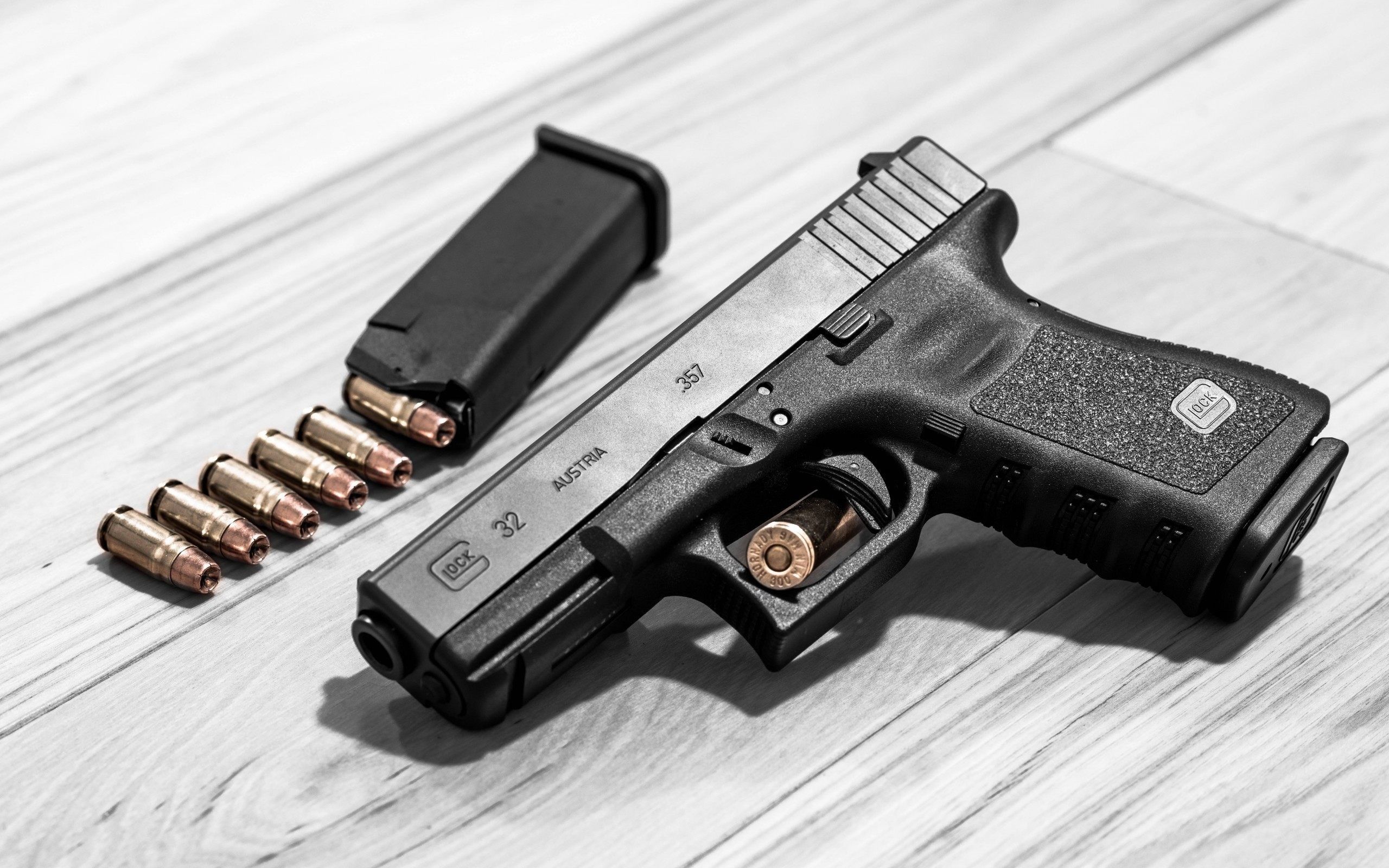 Pistola Glock con proiettili, 2560x1600 WQXGA, Laptop