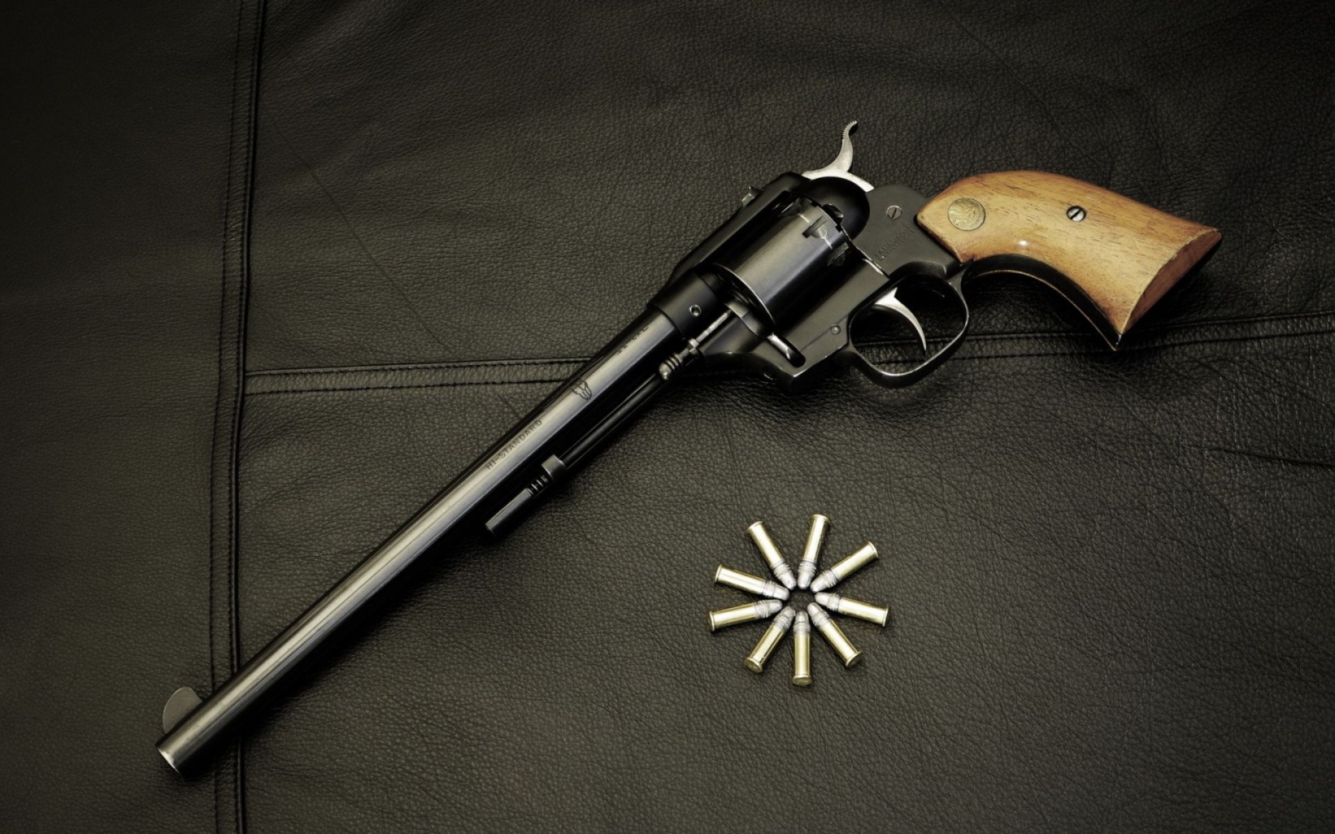 Revolver nero su cuoio, 1920x1200 WUXGA, PC Desktop