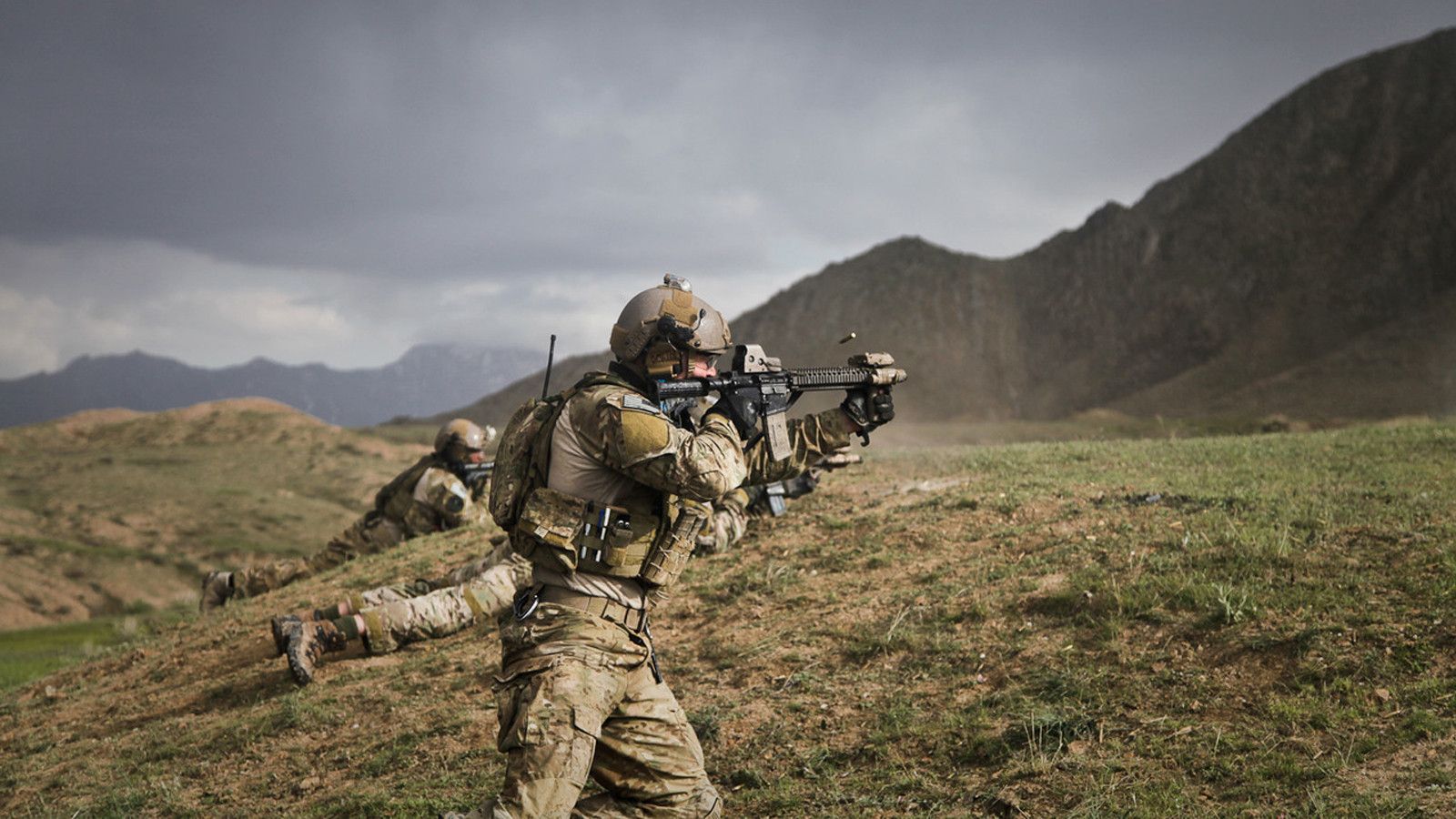 Soldati Army Rangers in azione, 1600x900 900p, Laptop