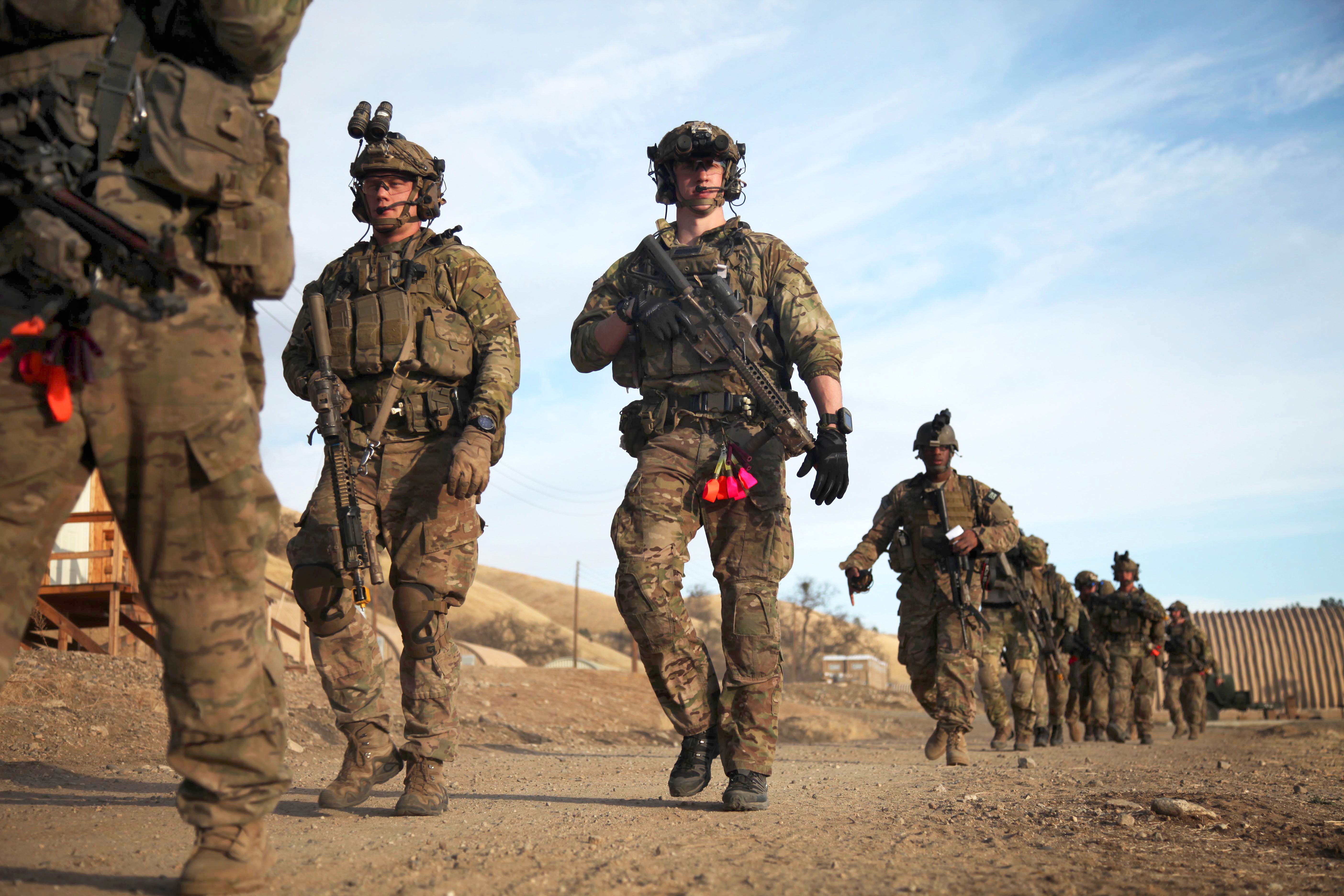 Soldati Army Rangers in marcia, 5616x3744 Ultra HD, 4K TV