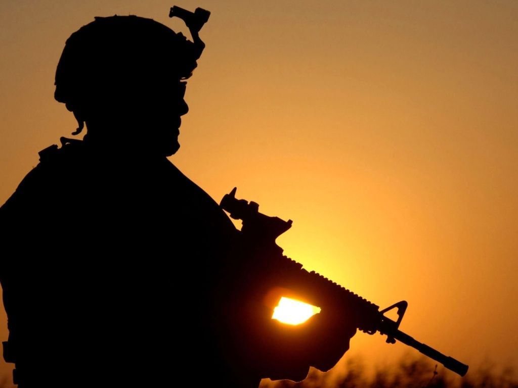 Soldato silhouette al tramonto, 1024x768 HD, Desktop
