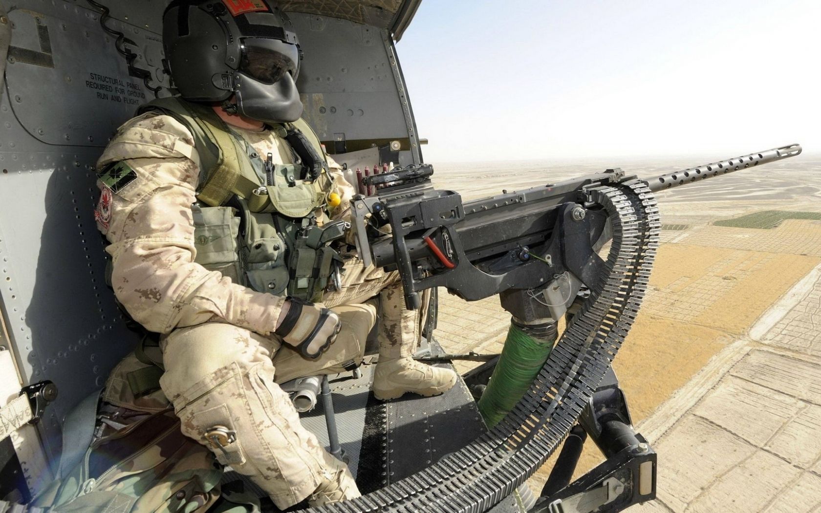 Soldato con minigun elicottero, 1680x1050 900p, MacBook Air