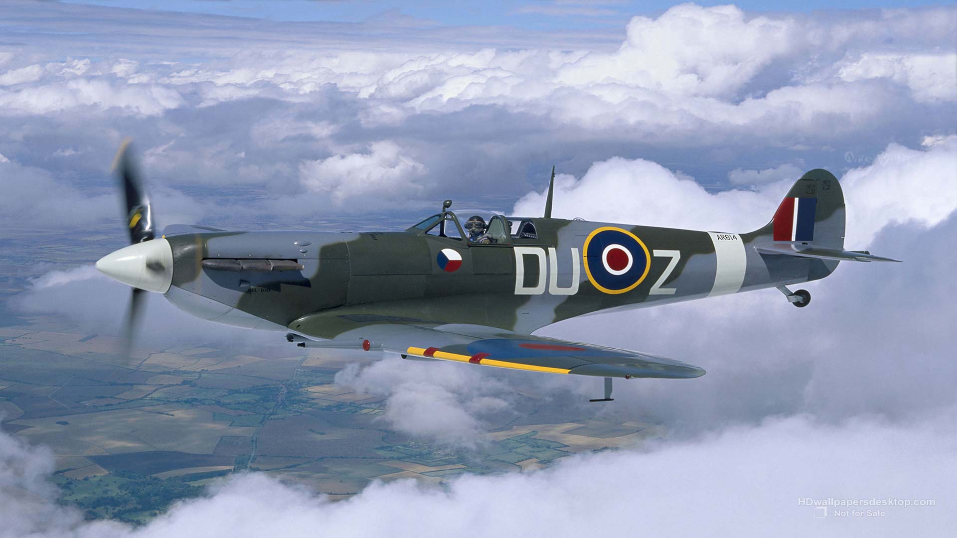 Aereo Spitfire tra le nuvole, 1920x1080 Full HD, Desktop