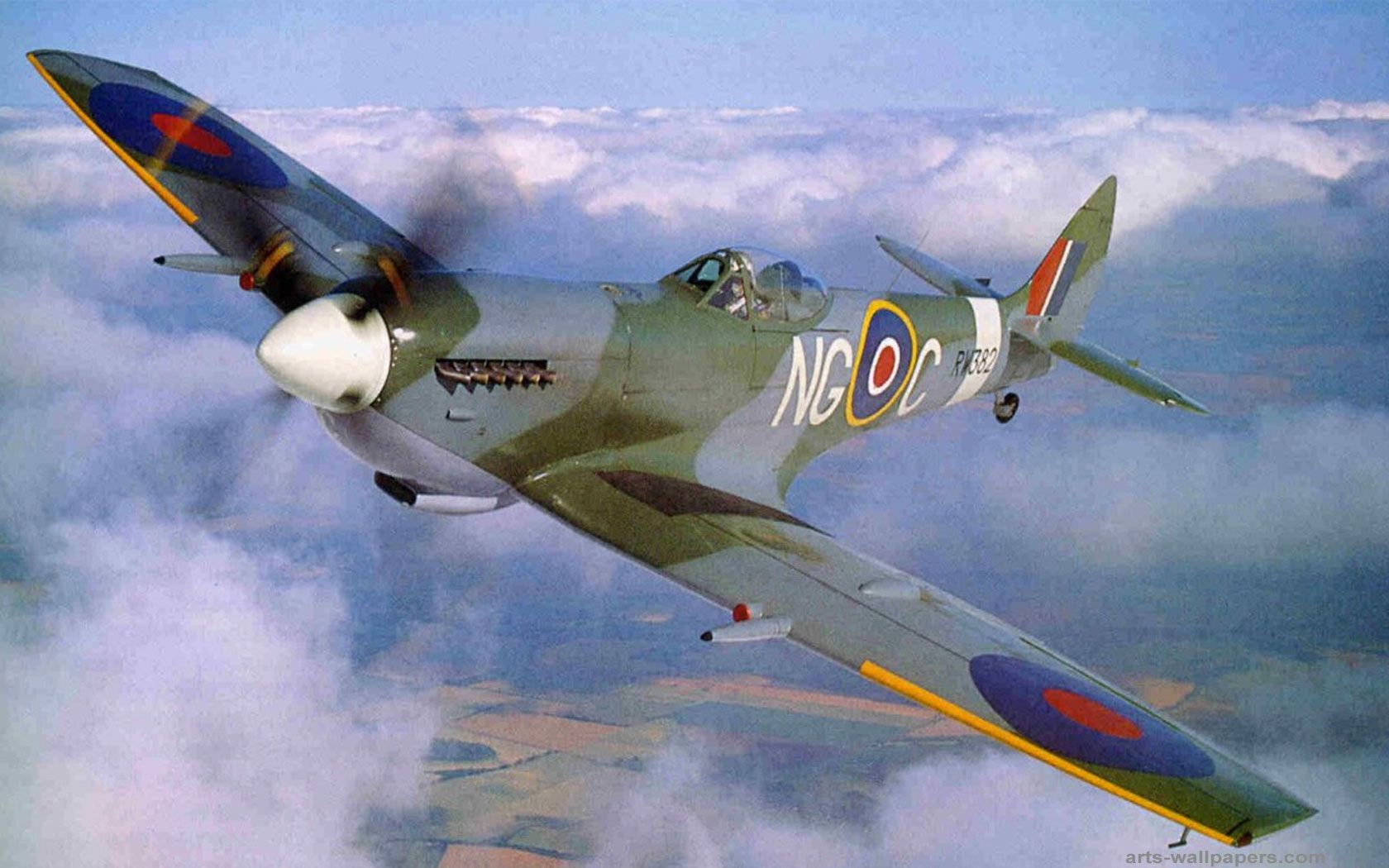 Aereo Spitfire in volo, 1680x1050 HD Ready, Laptop