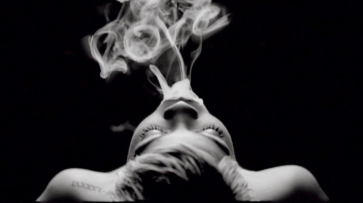 Donna con fumo di vape, 1195x669 HD, PC Desktop