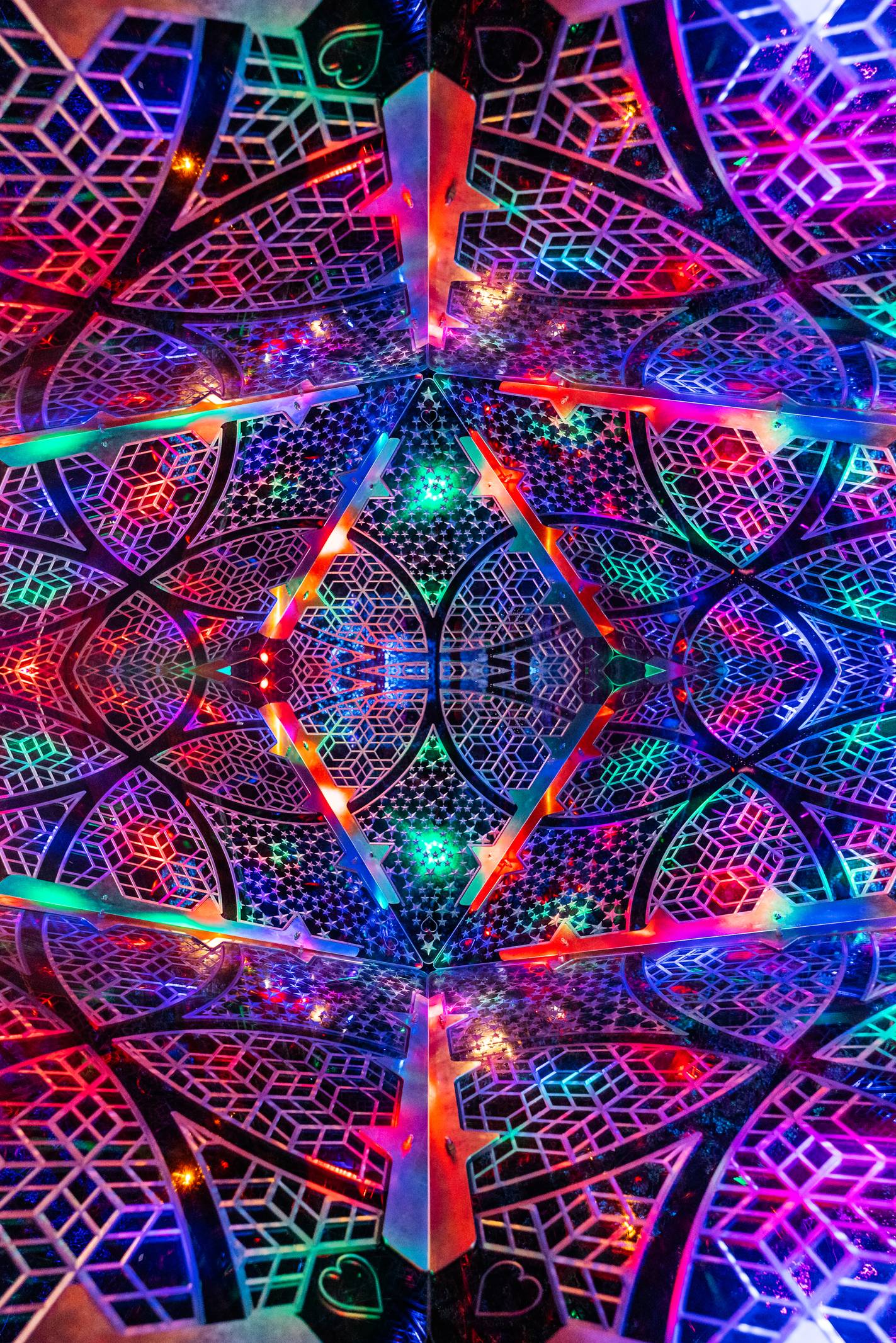 Caleidoscopio luci colorate simmetrico, 1423x2133 Verticale, Mobile