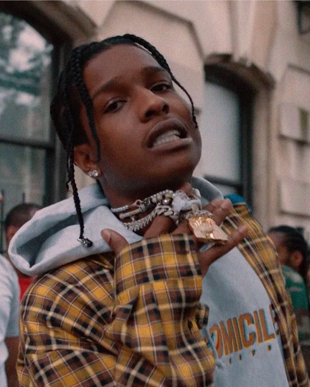 ASAP Rocky camicia scozzese gialla, 1080x1348 Verticale, POCO