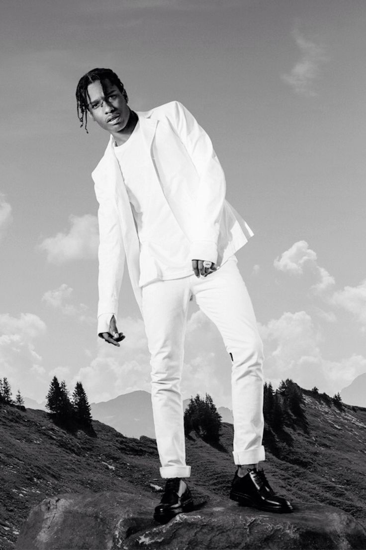Uomo abito bianco montagna, 736x1104 Full HD Verticale, Smartphone