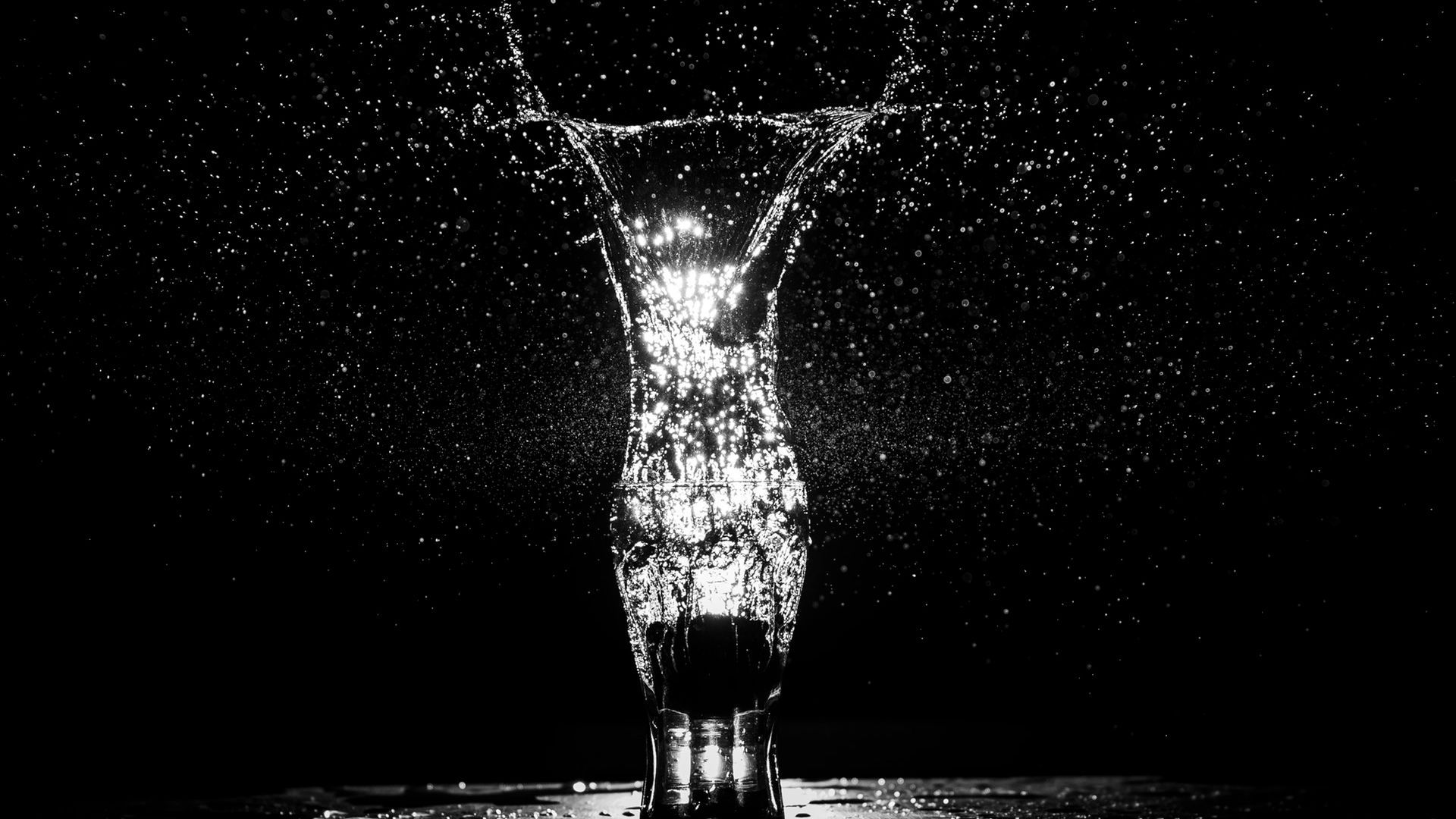 Schizzo d'acqua su sfondo nero, 1920x1080 Full HD 1080p, Desktop