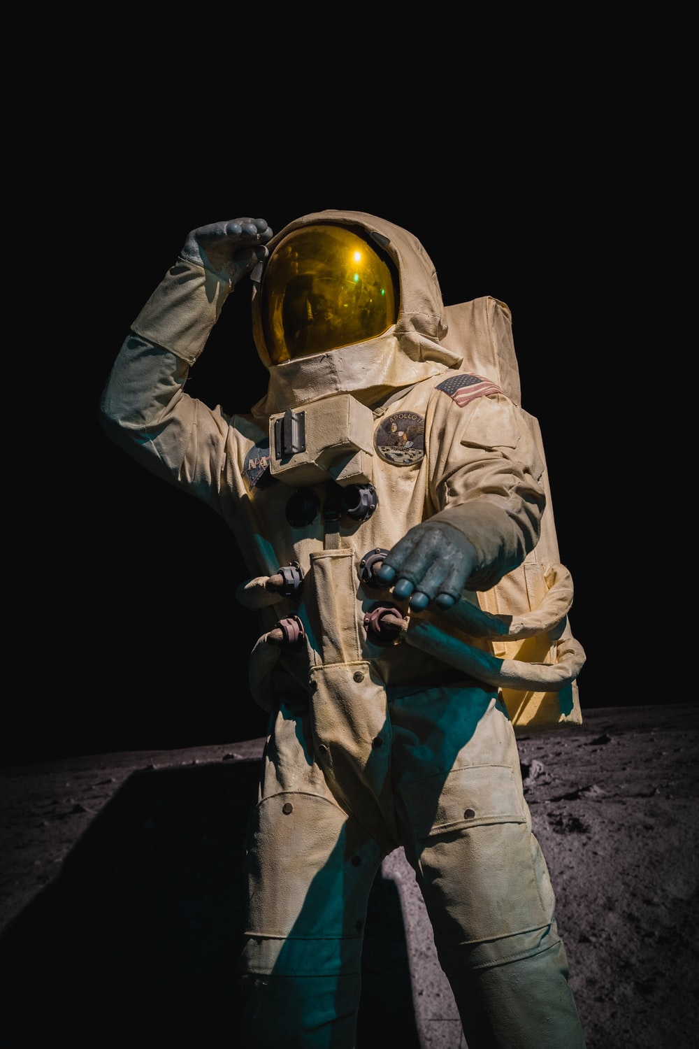 Astronauta con palloncini pianeti, 1047x1862 Verticale, Mobile