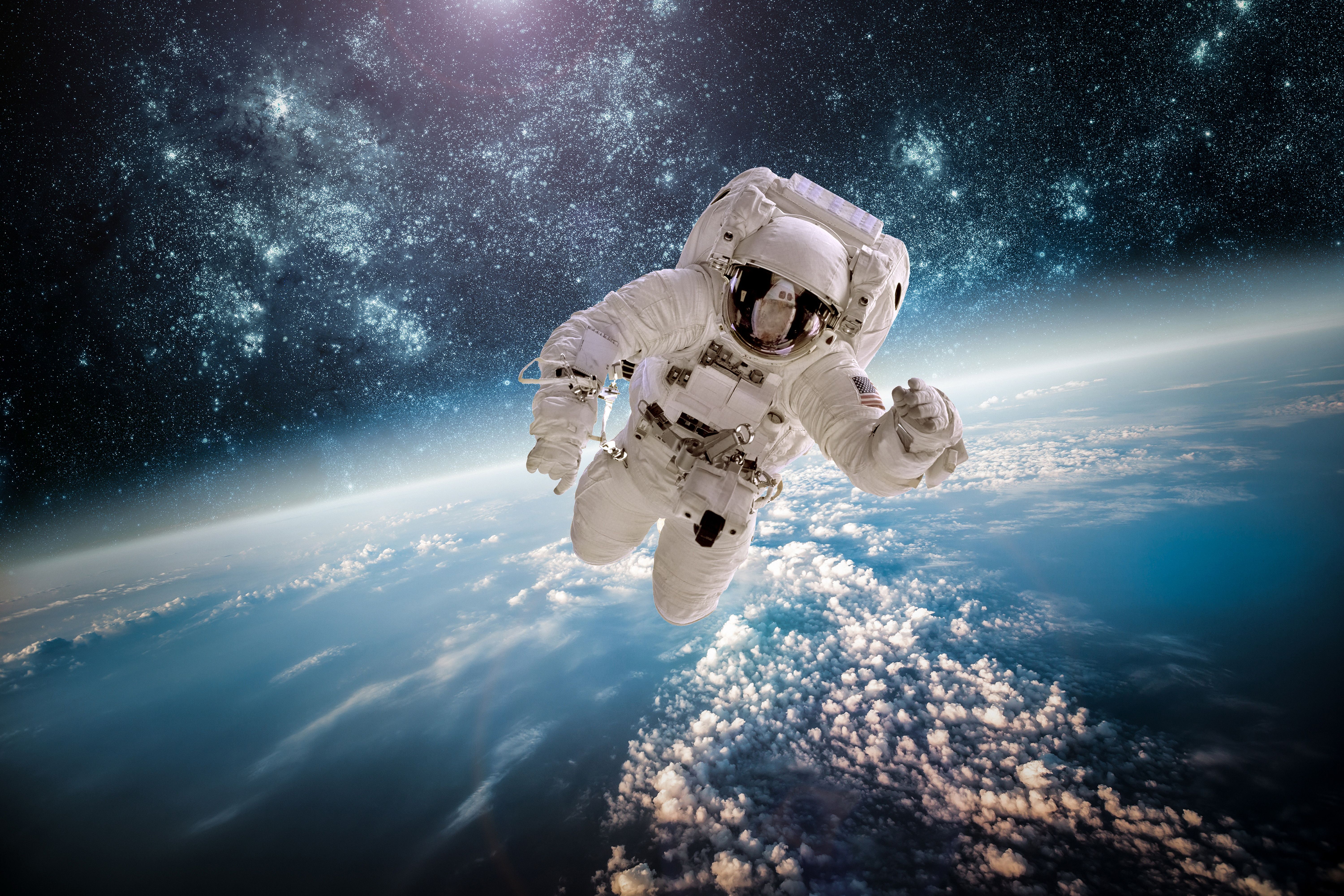 Astronauta nello spazio sopra Terra, 6000x4000 UHD, PC 4K