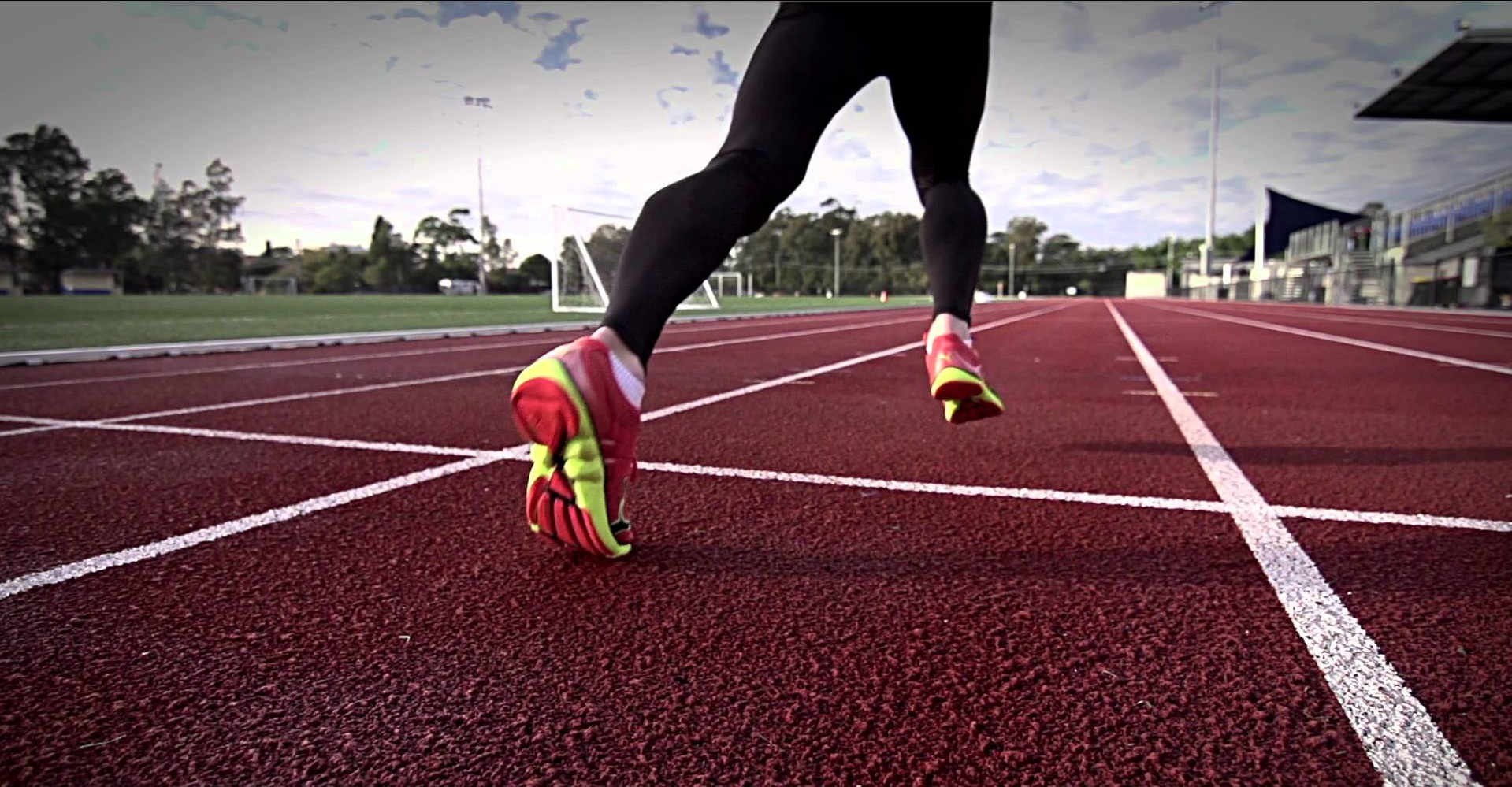 Atleta corridore pista rossa, 1919x999 HD, PC Desktop
