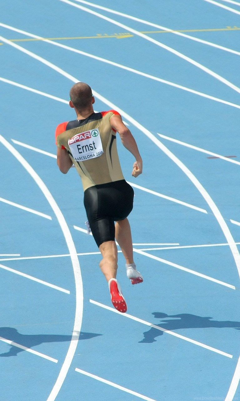 Atleta che corre pista blu, 768x1280 Verticale, Telefono