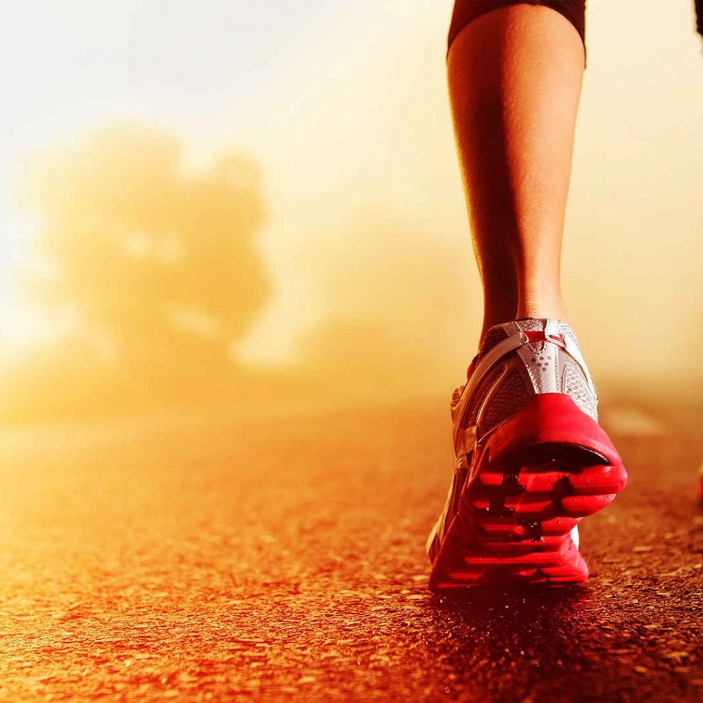 Atleta corridore scarpe rosse strada, 1024x1024 HD, Laptop