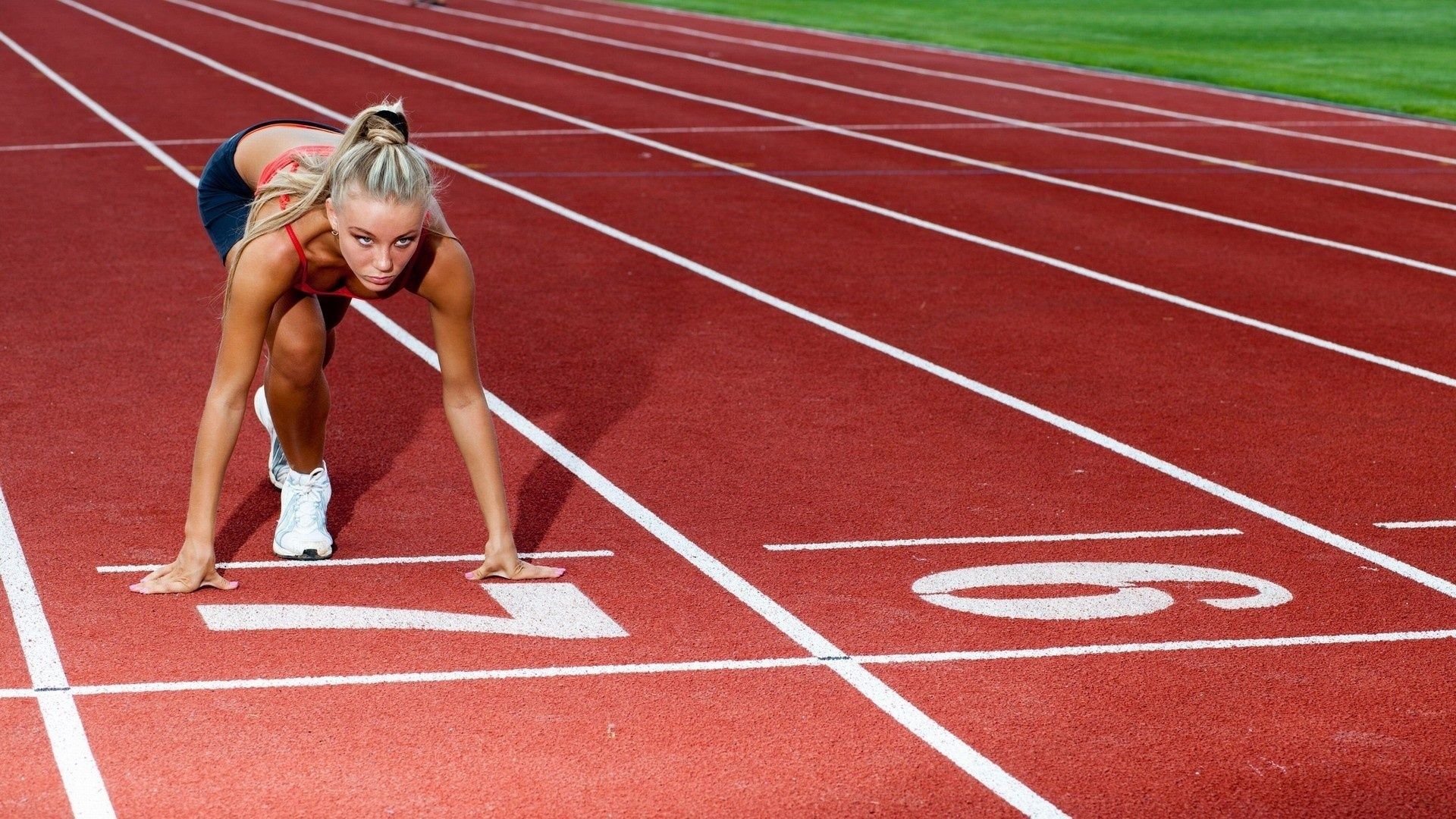 Atleta in partenza pista, 1920x1080 Full HD, Desktop