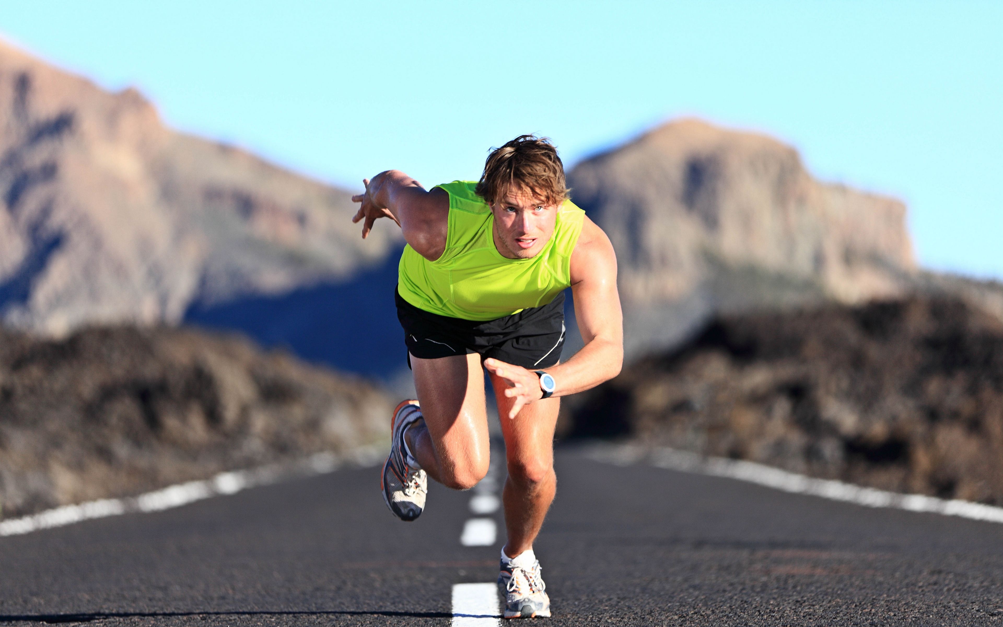 Atleta scatto strada montagna, 3840x2400 4K Ultra HD, Monitor 4K