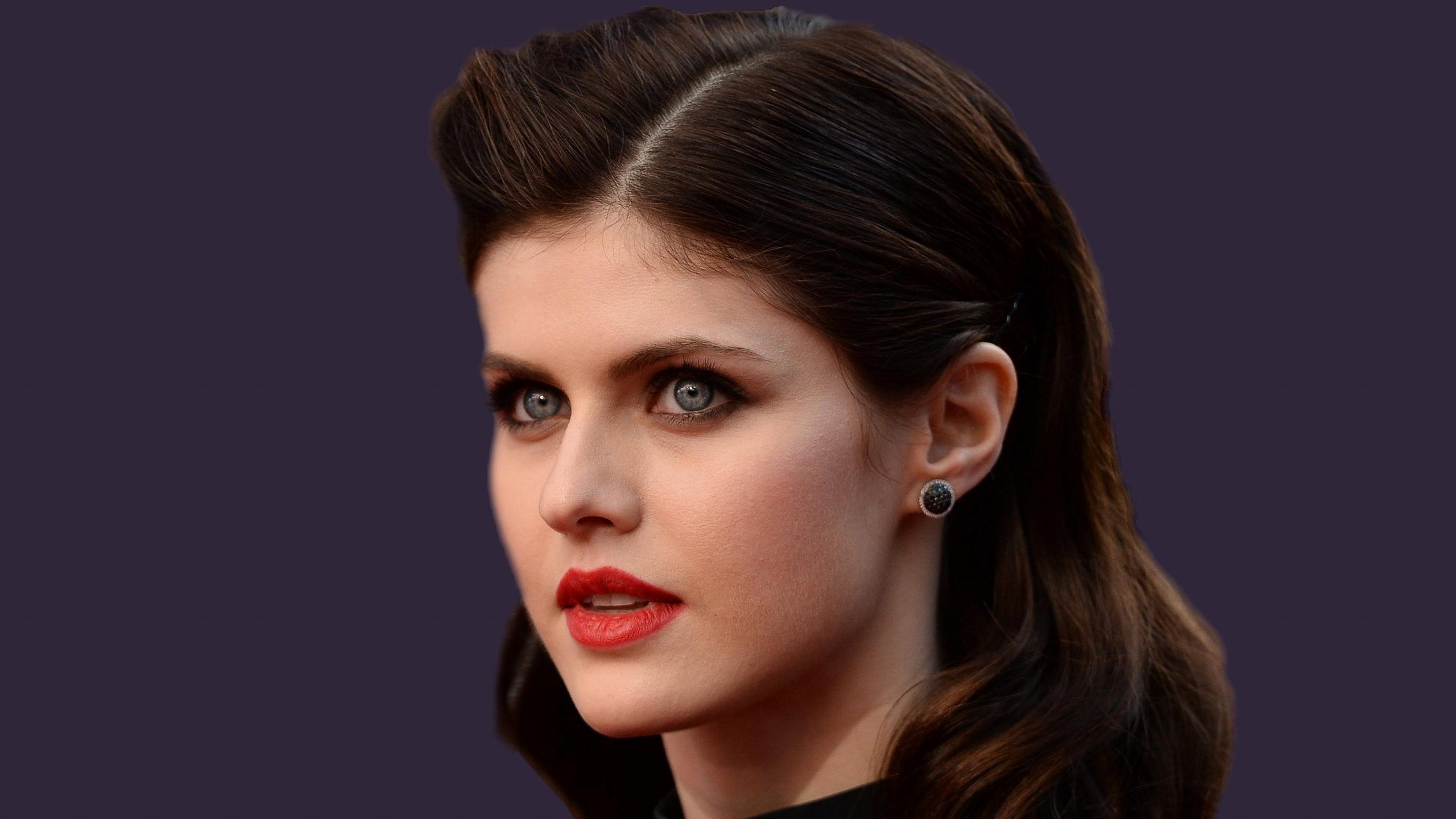 Alexandra Daddario ritratto elegante, 2560x1440 QHD, Laptop