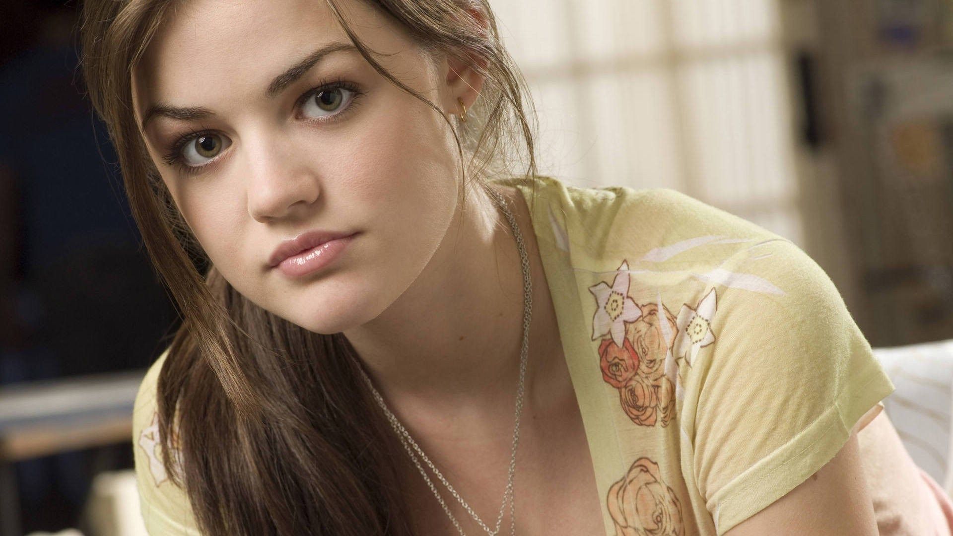 Ritratto attrice americana capelli castani, 1920x1080 Full HD, PC Desktop