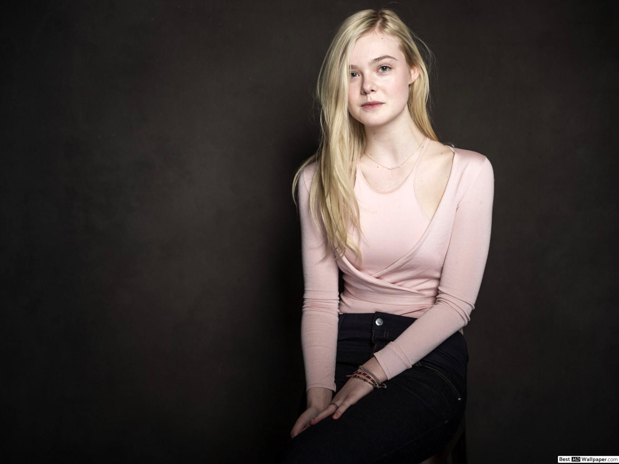 Elle Fanning maglione rosa, 2048x1536 2K, iMac