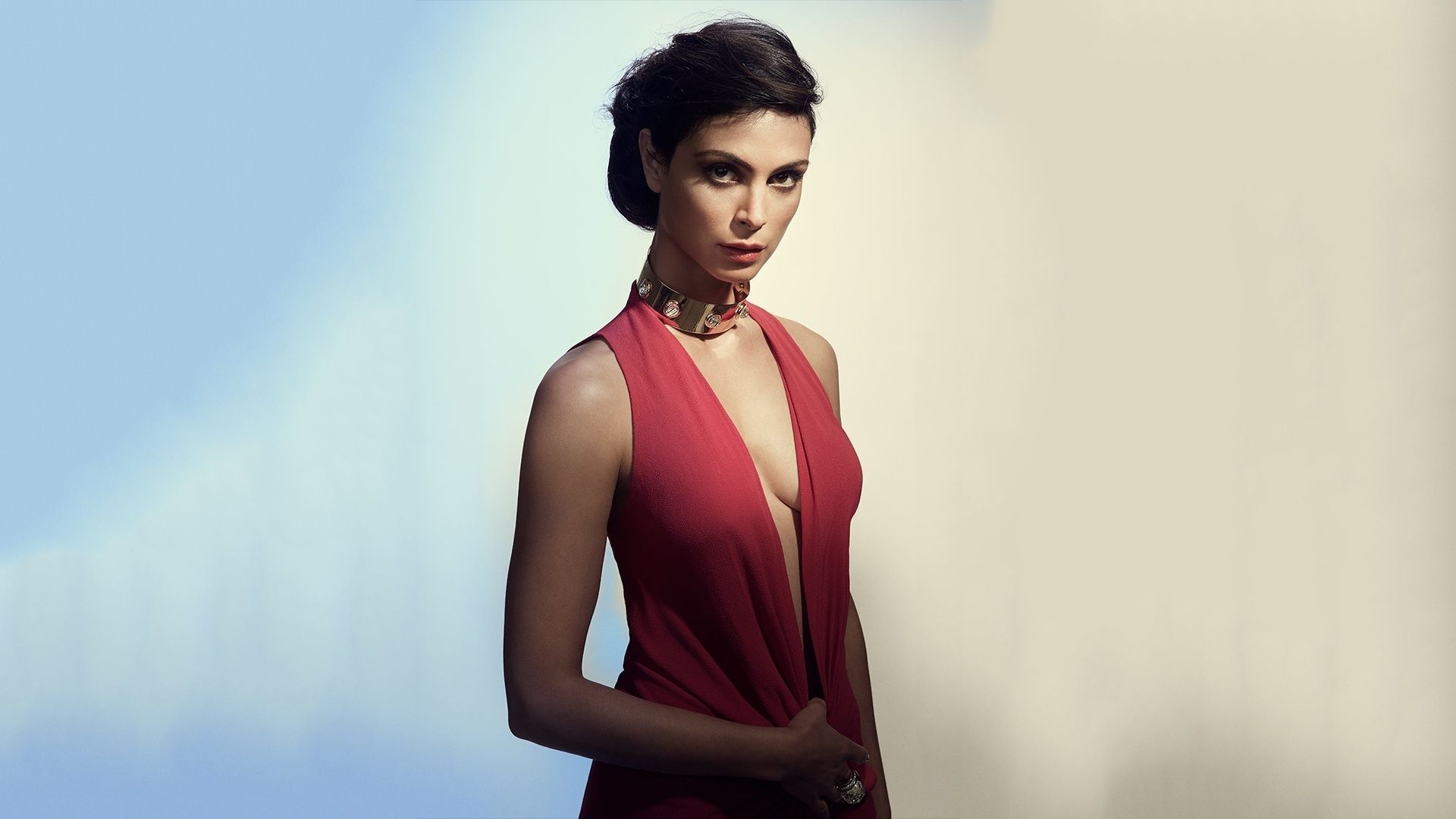 Attrice mora abito rosso, 1920x1080 Full HD, Laptop