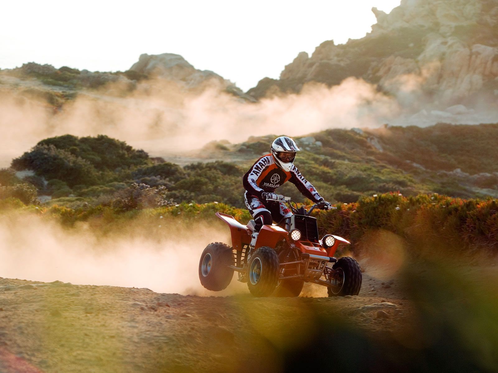 Quad ATV su terreno polveroso, 1600x1200 HD, ROG Asus Laptop