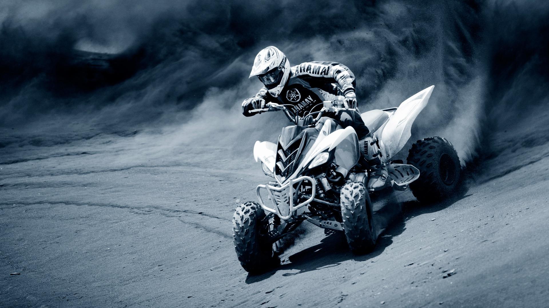 ATV quad su sabbia bianco e nero, 1920x1080 Full HD, Desktop