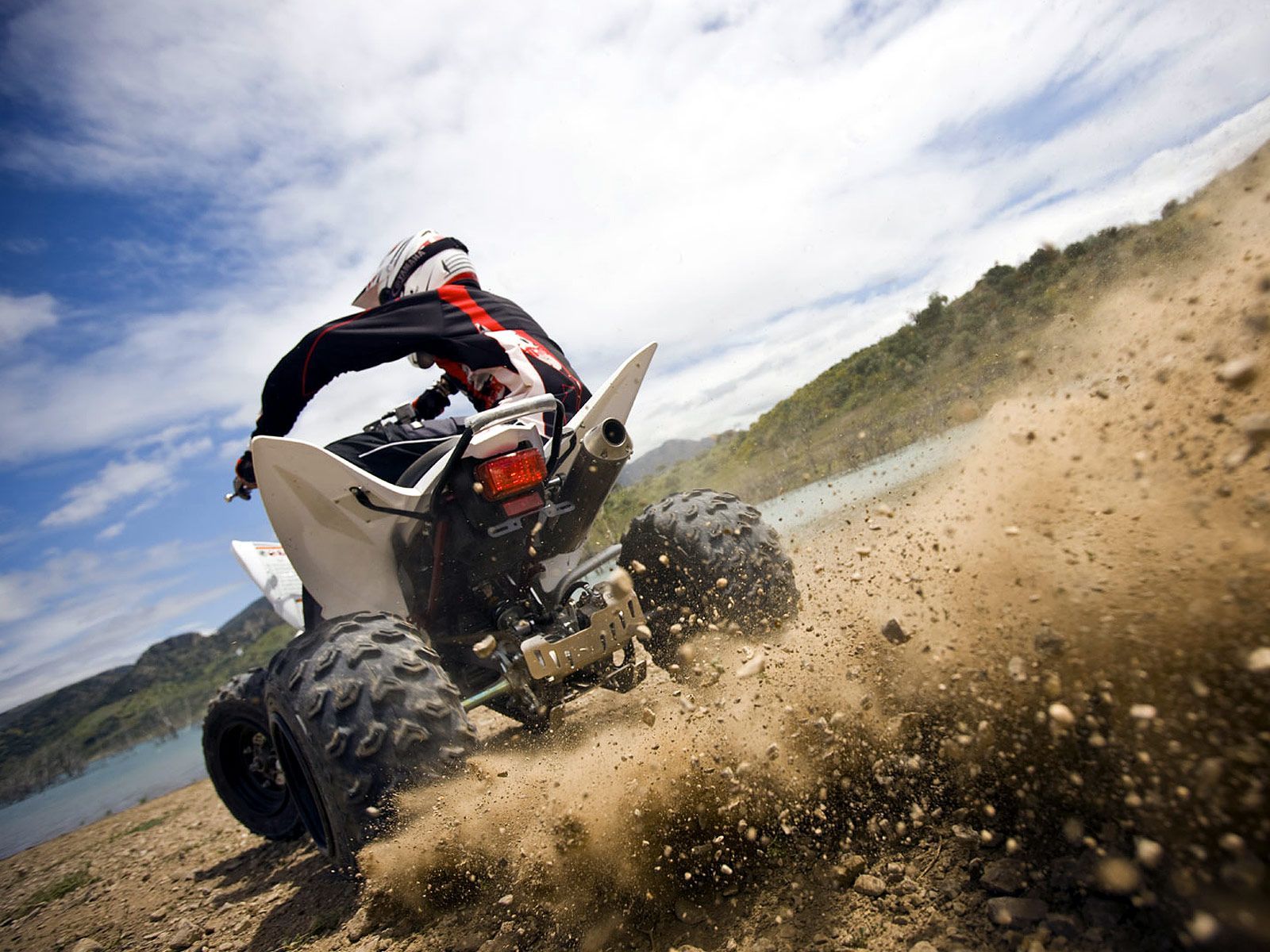 ATV quad su terreno sabbioso, 1600x1200 HD Ready, PC